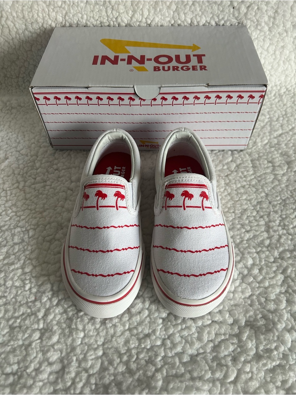 IN-N-OUT Kids Canvas “Drink Cup” slip-on shoes size 2